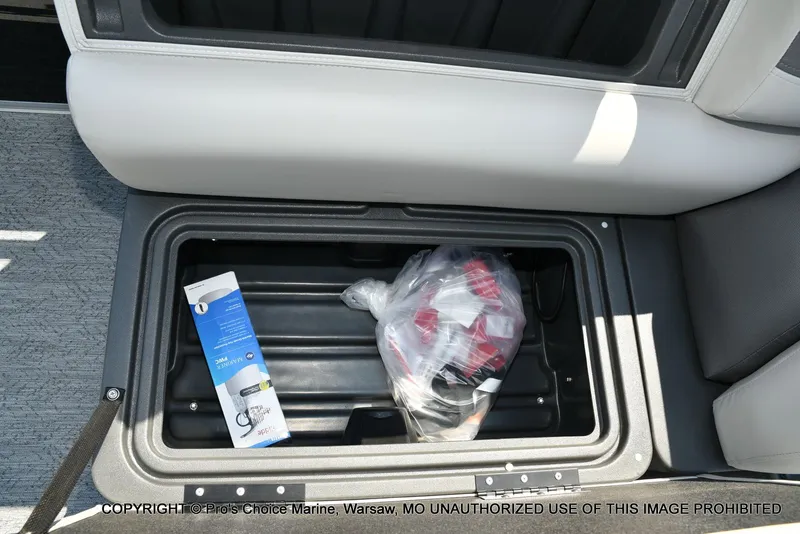 Slide: The Image of Sun Tracker FISHIN' BARGE 22 DLX w/150HP Mercury 4 Stroke 2026 - 40