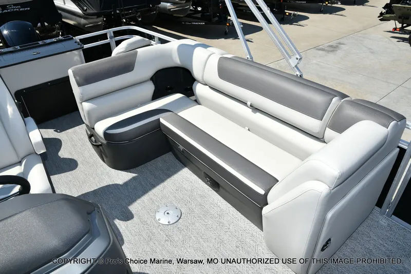 Slide: The Image of Sun Tracker FISHIN' BARGE 22 DLX w/150HP Mercury 4 Stroke 2026 - 41