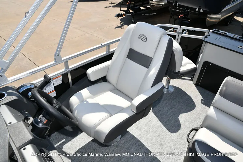 Slide: The Image of Sun Tracker FISHIN' BARGE 22 DLX w/150HP Mercury 4 Stroke 2026 - 45