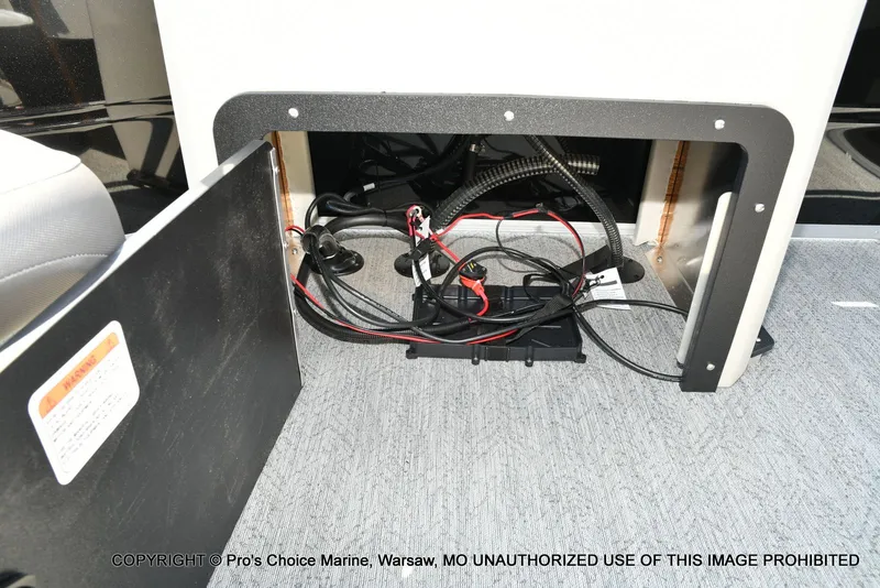 Slide: The Image of Sun Tracker FISHIN' BARGE 22 DLX w/150HP Mercury 4 Stroke 2026 - 53