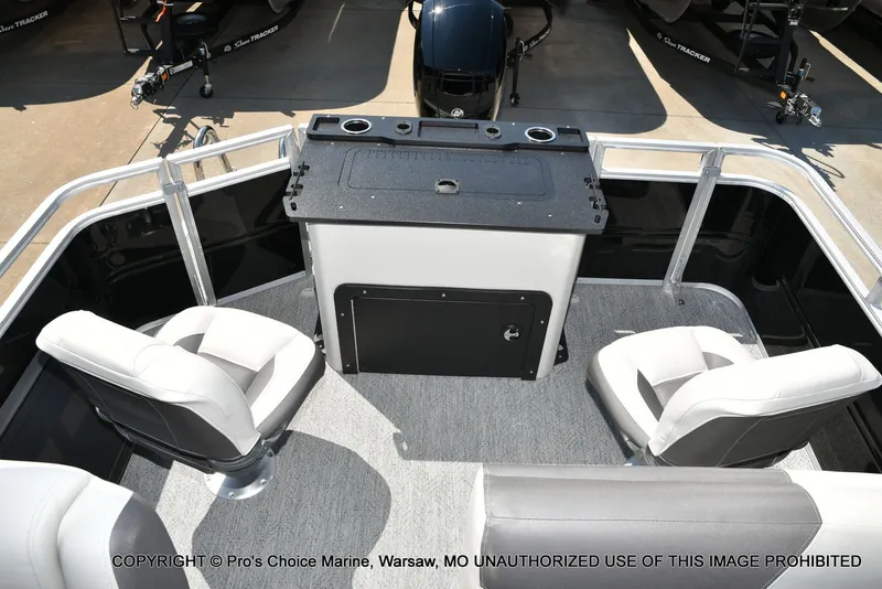 Slide: The Image of Sun Tracker FISHIN' BARGE 22 DLX w/150HP Mercury 4 Stroke 2026 - 7