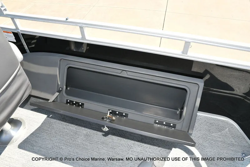 Slide: The Image of Sun Tracker FISHIN' BARGE 22 DLX w/150HP Mercury 4 Stroke 2026 - 70