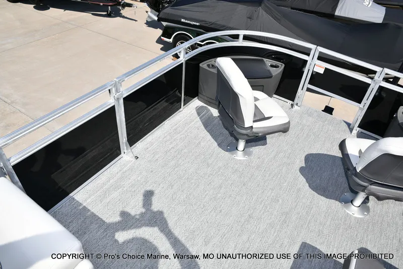 Slide: The Image of Sun Tracker FISHIN' BARGE 22 DLX w/150HP Mercury 4 Stroke 2026 - 82