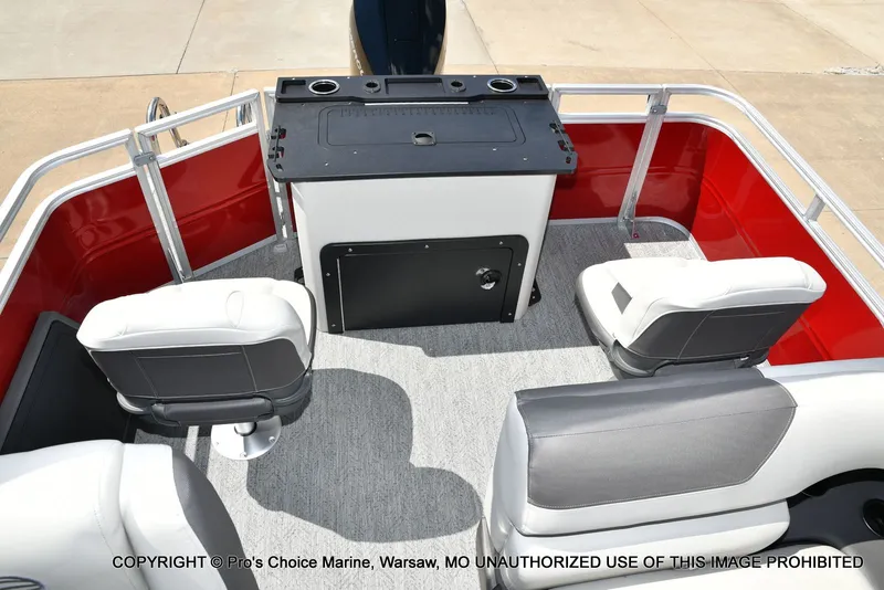 Slide: The Image of Sun Tracker Fishin' Barge 22 XP3 Tri-Toon w/200HP 2026 - 10