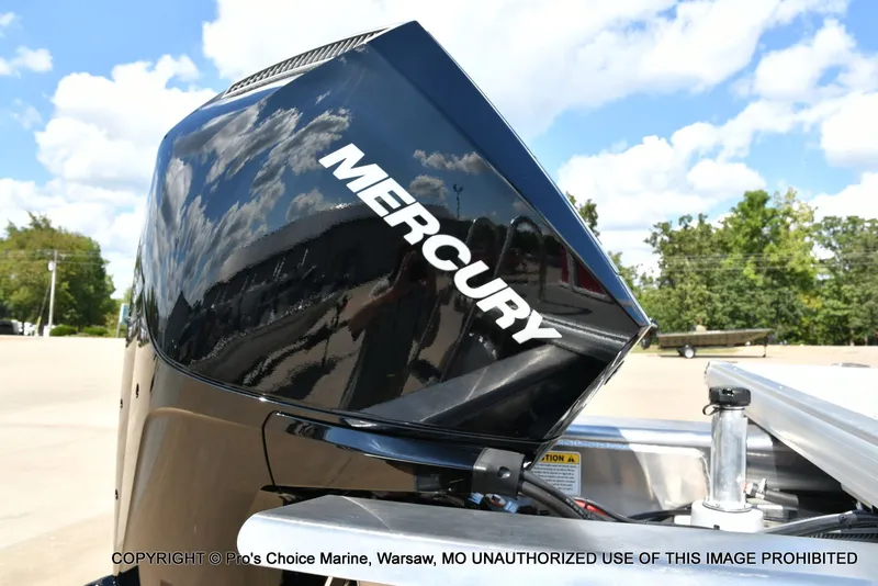 Slide: The Image of Sun Tracker Fishin' Barge 22 XP3 Tri-Toon w/200HP 2026 - 17