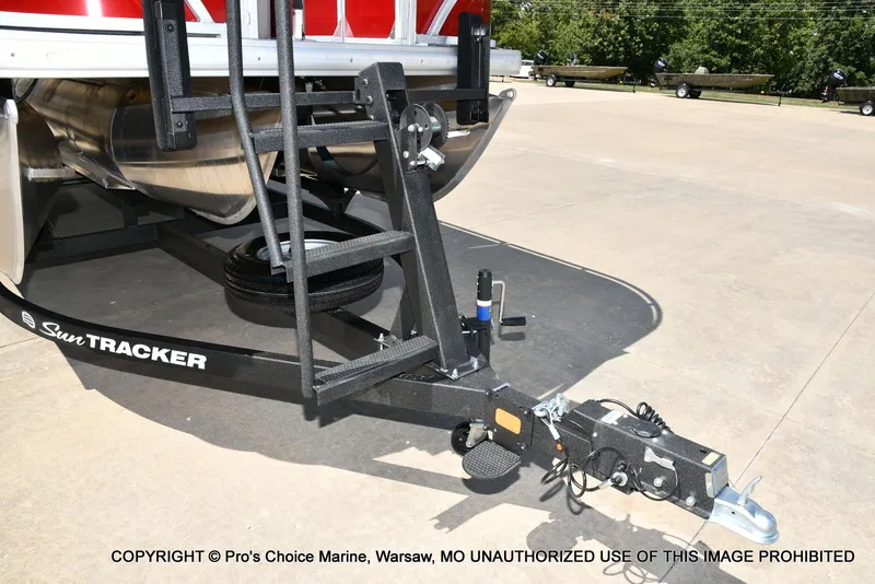 Slide: The Image of Sun Tracker Fishin' Barge 22 XP3 Tri-Toon w/200HP 2026 - 25