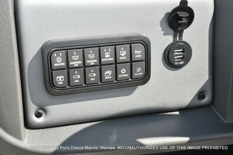 Slide: The Image of Sun Tracker Fishin' Barge 22 XP3 Tri-Toon w/200HP 2026 - 52