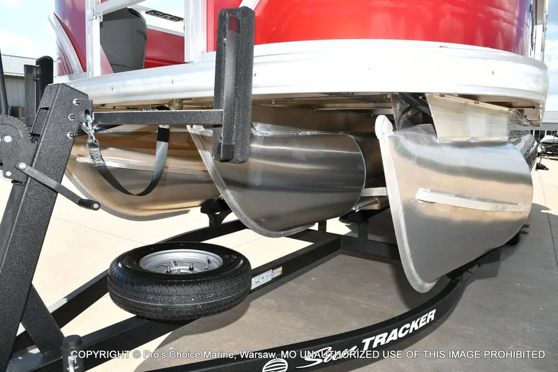 Slide: The Image of Sun Tracker Fishin' Barge 22 XP3 Tri-Toon w/200HP 2026 - 9