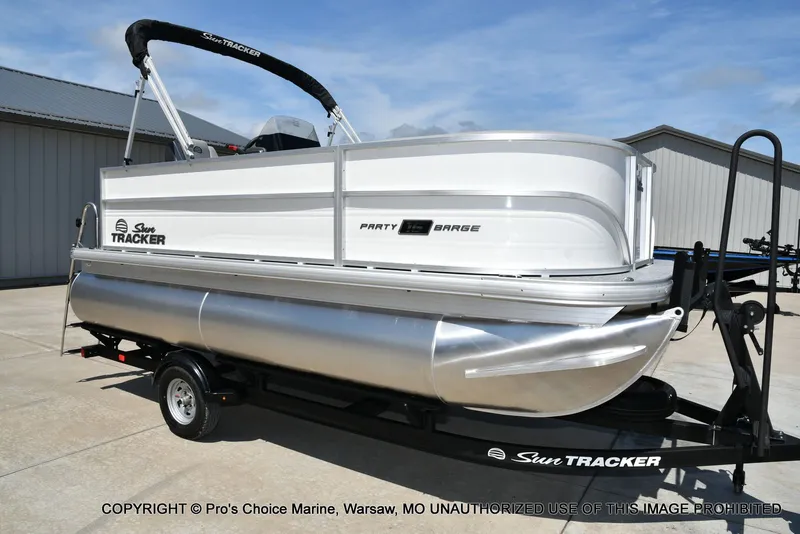 Slide: The Image of Sun Tracker Party Barge 16 2026 - 60