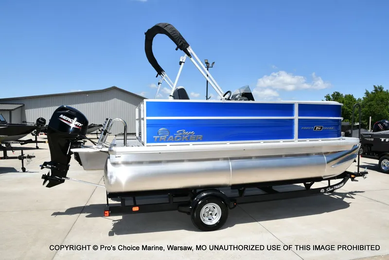 Slide: The Image of Sun Tracker Party Barge 16 2026 - 10