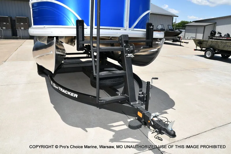 Slide: The Image of Sun Tracker Party Barge 16 2026 - 18