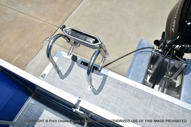 Slide: The Image of Sun Tracker Party Barge 16 2026 - 27