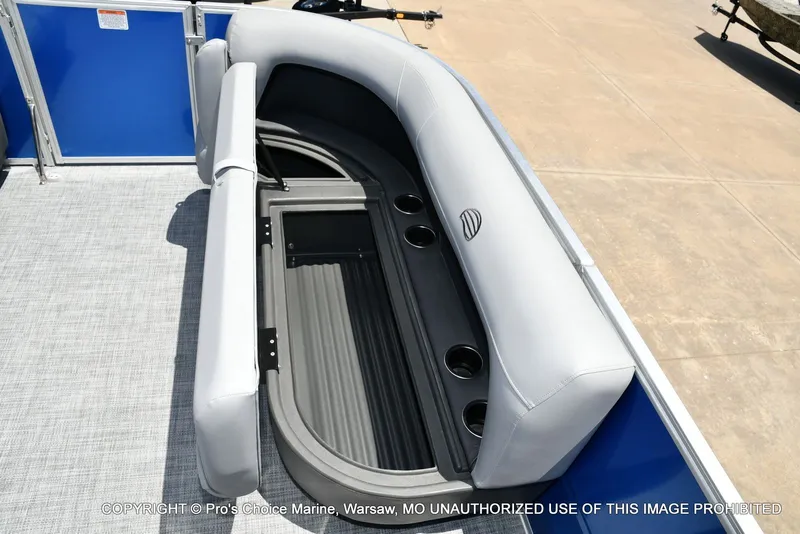 Slide: The Image of Sun Tracker Party Barge 16 2026 - 38