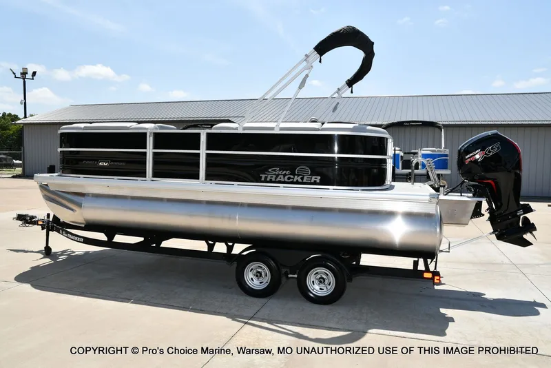 Slide: The Image of Sun Tracker Party Barge 20 DLX w/115HP Pro-XS 2026 - 17