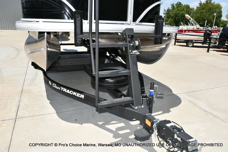 Slide: The Image of Sun Tracker Party Barge 20 DLX w/115HP Pro-XS 2026 - 21