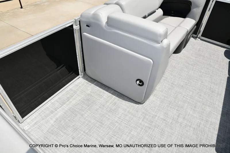 Slide: The Image of Sun Tracker Party Barge 20 DLX w/115HP Pro-XS 2026 - 46