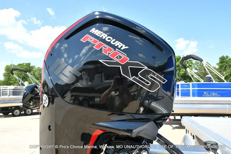 Slide: The Image of Sun Tracker Party Barge 22 DLX 2026 - 14