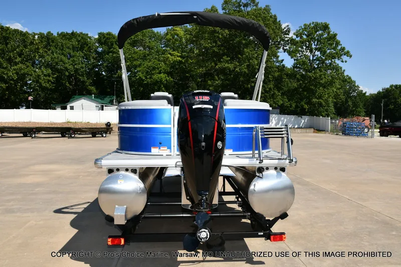 Slide: The Image of Sun Tracker Party Barge 22 DLX 2026 - 15