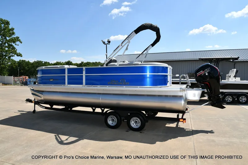 Slide: The Image of Sun Tracker Party Barge 22 DLX 2026 - 17