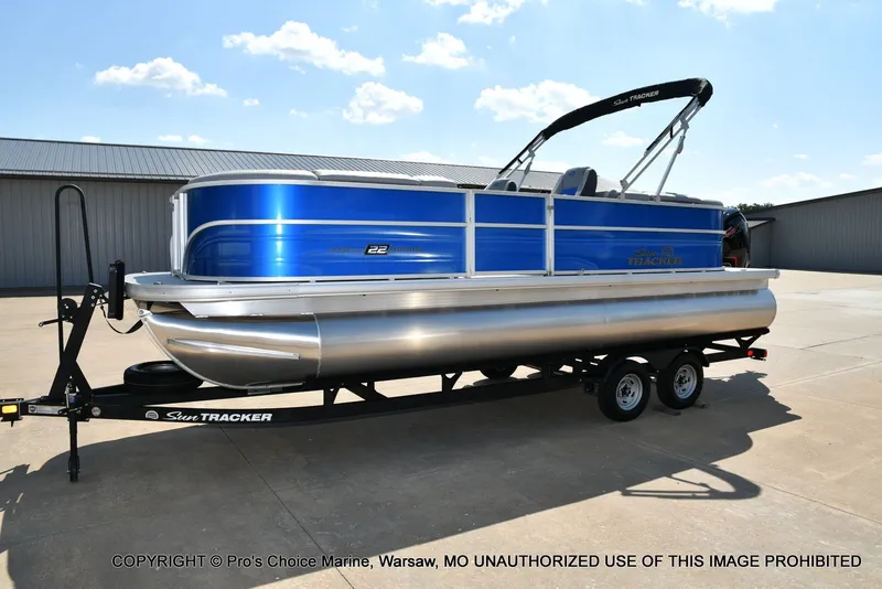 Slide: The Image of Sun Tracker Party Barge 22 DLX 2026 - 18