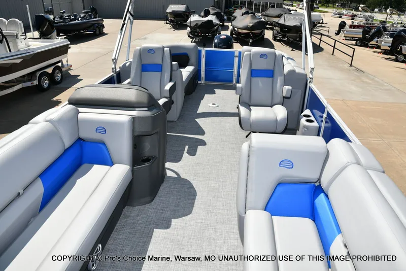 Slide: The Image of Sun Tracker Party Barge 22 DLX 2026 - 21