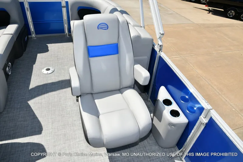 Slide: The Image of Sun Tracker Party Barge 22 DLX 2026 - 23