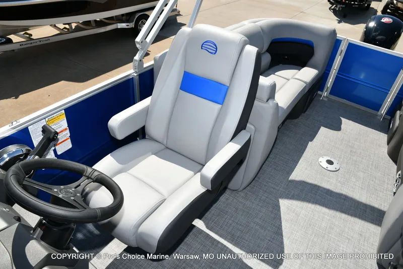 Slide: The Image of Sun Tracker Party Barge 22 DLX 2026 - 27