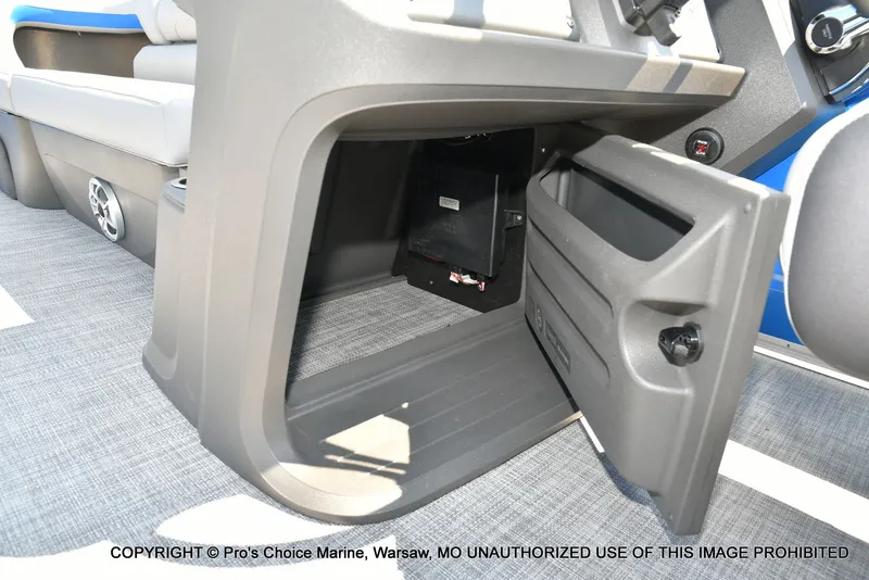 Slide: The Image of Sun Tracker Party Barge 22 DLX 2026 - 30