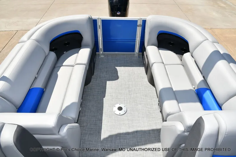 Slide: The Image of Sun Tracker Party Barge 22 DLX 2026 - 33