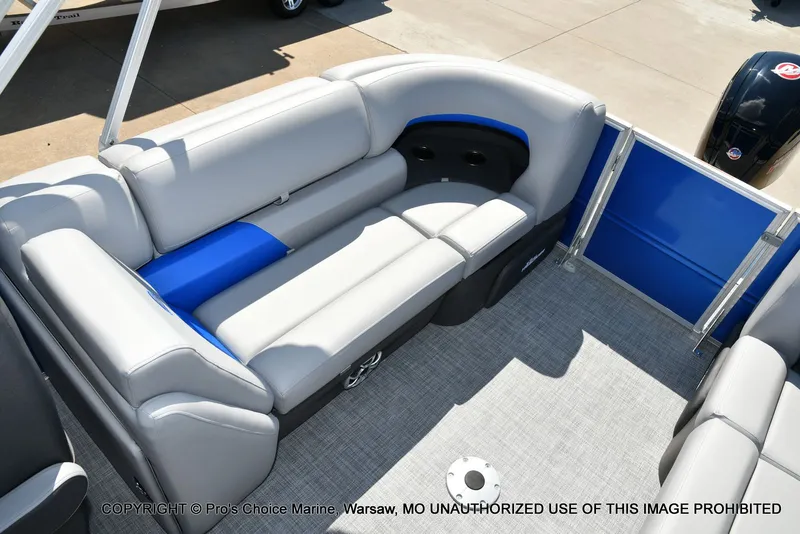 Slide: The Image of Sun Tracker Party Barge 22 DLX 2026 - 34