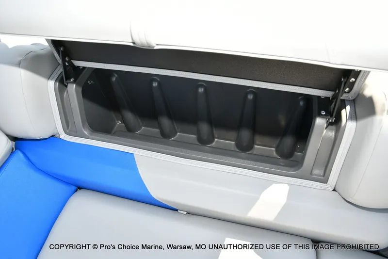 Slide: The Image of Sun Tracker Party Barge 22 DLX 2026 - 36