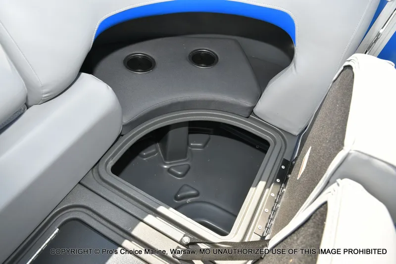 Slide: The Image of Sun Tracker Party Barge 22 DLX 2026 - 38