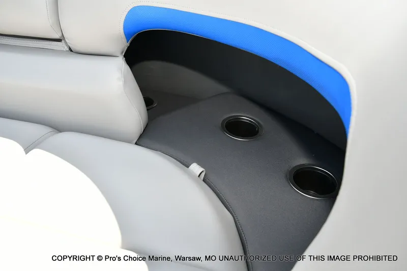 Slide: The Image of Sun Tracker Party Barge 22 DLX 2026 - 42