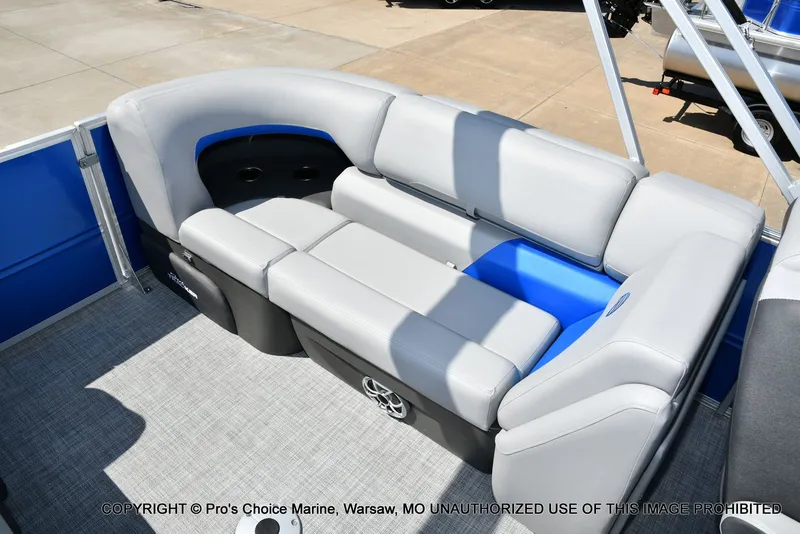 Slide: The Image of Sun Tracker Party Barge 22 DLX 2026 - 43