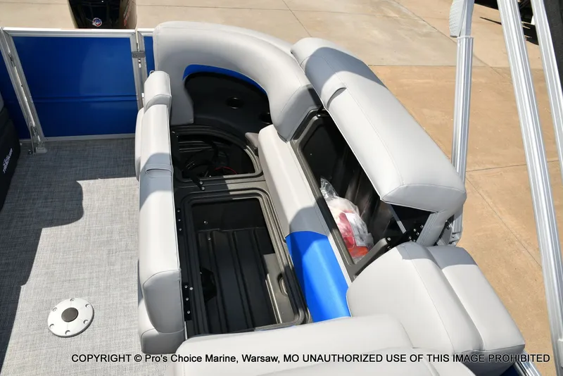 Slide: The Image of Sun Tracker Party Barge 22 DLX 2026 - 45