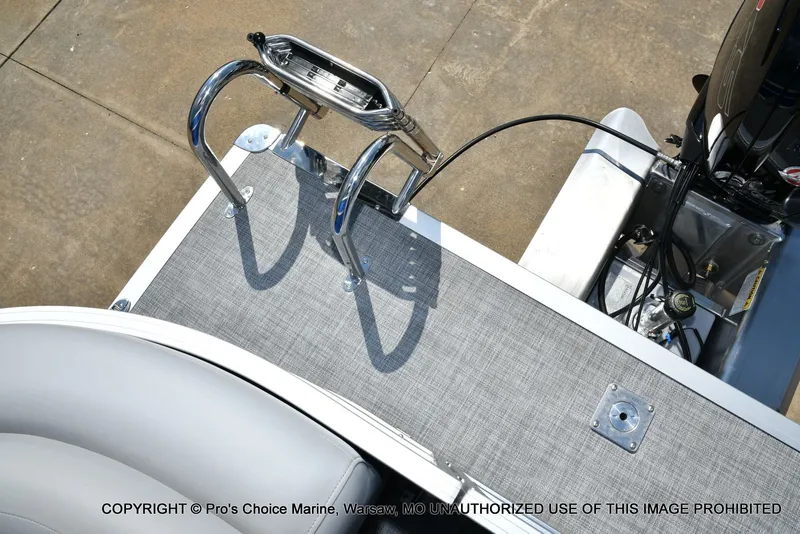 Slide: The Image of Sun Tracker Party Barge 22 DLX 2026 - 50