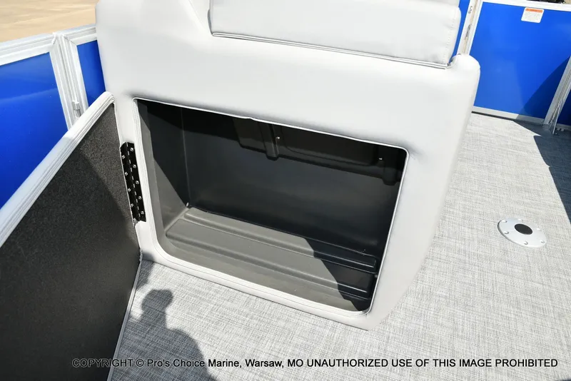 Slide: The Image of Sun Tracker Party Barge 22 DLX 2026 - 56