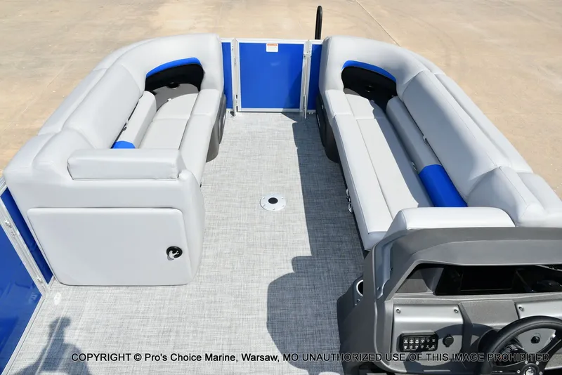 Slide: The Image of Sun Tracker Party Barge 22 DLX 2026 - 57