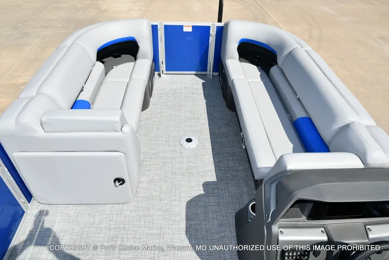 Slide: The Image of Sun Tracker Party Barge 22 DLX 2026 - 58