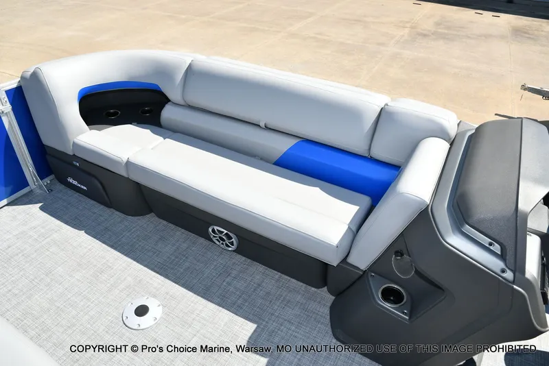 Slide: The Image of Sun Tracker Party Barge 22 DLX 2026 - 59