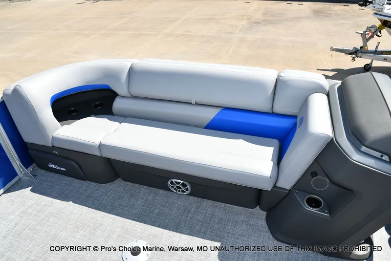 Slide: The Image of Sun Tracker Party Barge 22 DLX 2026 - 60