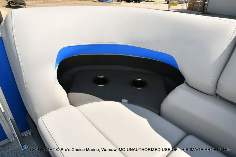 Slide: The Image of Sun Tracker Party Barge 22 DLX 2026 - 61