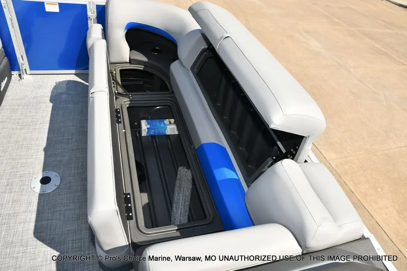 Slide: The Image of Sun Tracker Party Barge 22 DLX 2026 - 62