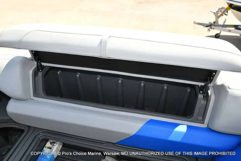 Slide: The Image of Sun Tracker Party Barge 22 DLX 2026 - 64