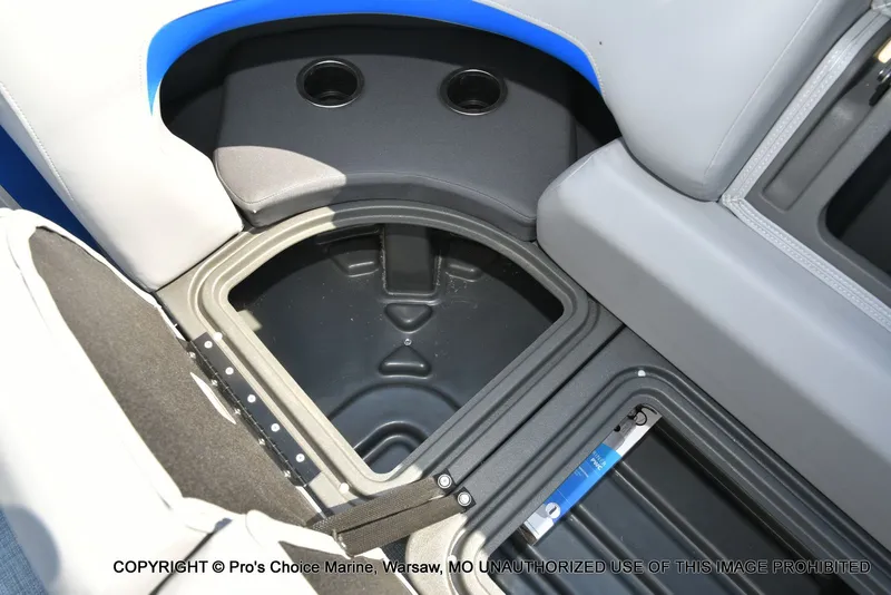 Slide: The Image of Sun Tracker Party Barge 22 DLX 2026 - 65