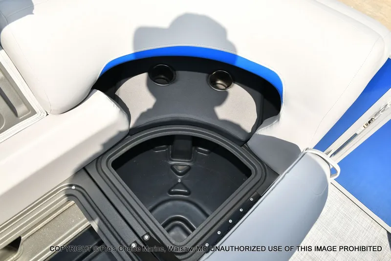 Slide: The Image of Sun Tracker Party Barge 22 DLX 2026 - 69