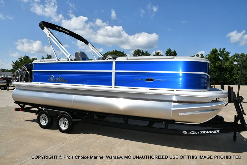 Slide: The Image of Sun Tracker Party Barge 22 DLX 2026 - 76
