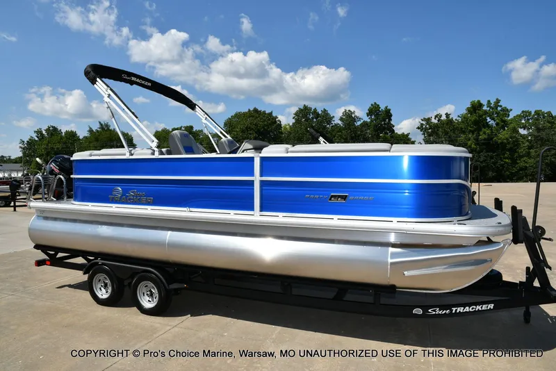 Slide: The Image of Sun Tracker Party Barge 22 DLX 2026 - 80