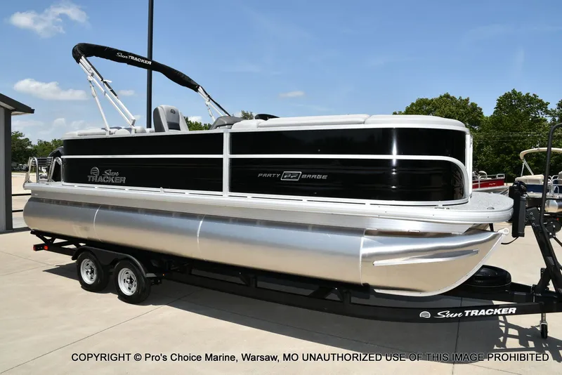 The Image of Sun Tracker PARTY BARGE 22 XP3 w/200HP 4 Stroke 2026 - 1