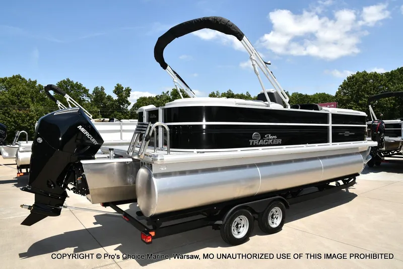 Slide: The Image of Sun Tracker PARTY BARGE 22 XP3 w/200HP 4 Stroke 2026 - 14